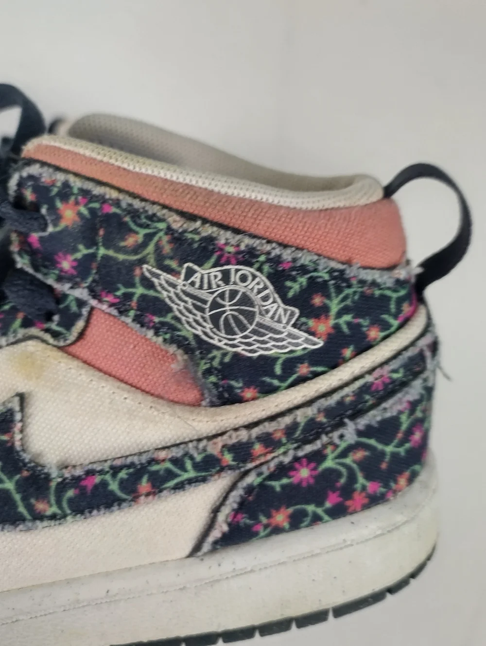 Nike Air Jordan 1 Mid SE Sneakers Girls 1Y Floral Mom Anthracite Sail FJ3452-001